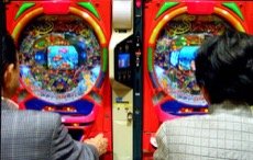 Japonais jouant au pachinko